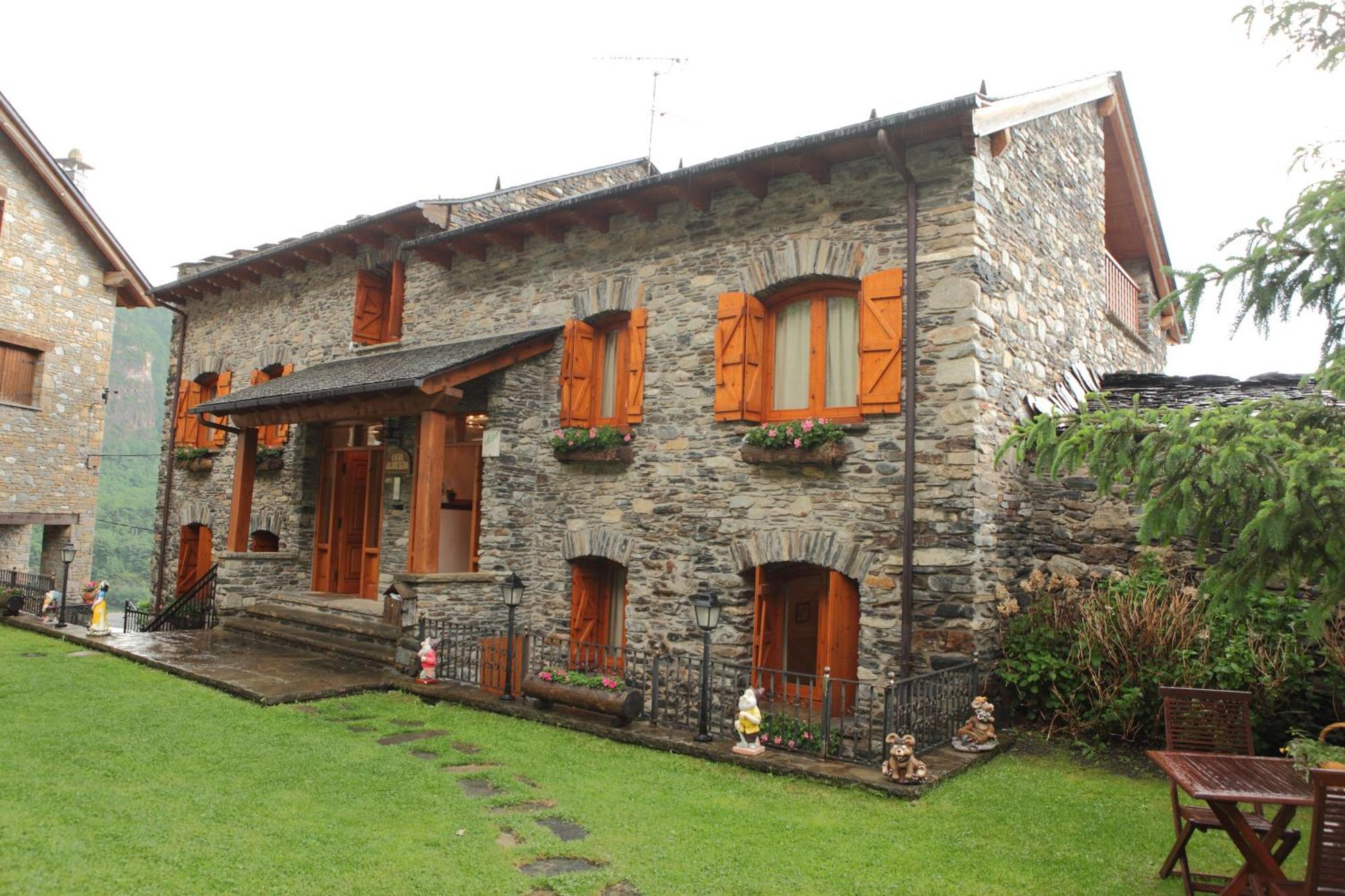 Apartamentos Albá Casa Alquesera Sahun Esterno foto